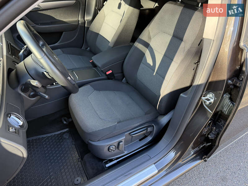 Седан Volkswagen Passat 2011 в Киеве