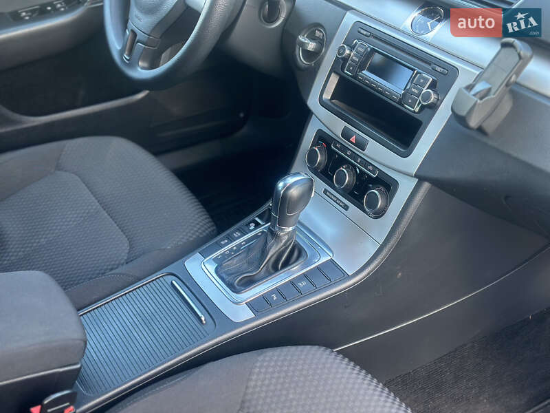 Седан Volkswagen Passat 2013 в Дубні