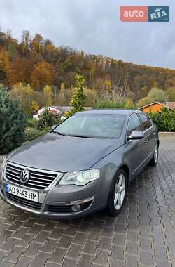 Седан Volkswagen Passat 2005 в Мукачевому