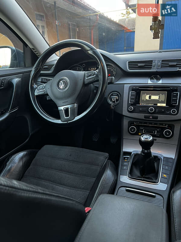 Универсал Volkswagen Passat 2012 в Кельменцах