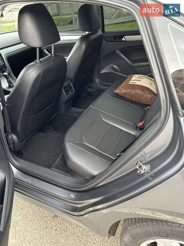 Седан Volkswagen Passat 2013 в Одессе