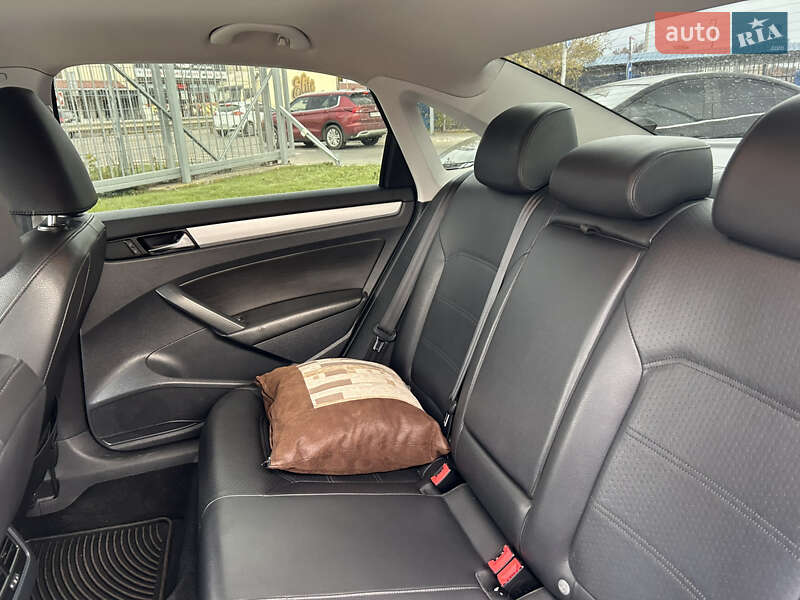 Седан Volkswagen Passat 2013 в Одессе