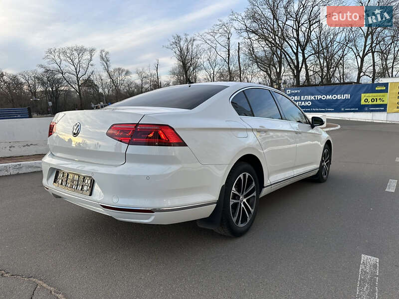 Седан Volkswagen Passat 2016 в Одессе