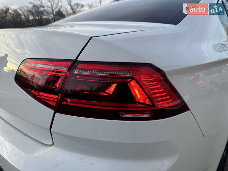 Седан Volkswagen Passat 2016 в Одессе