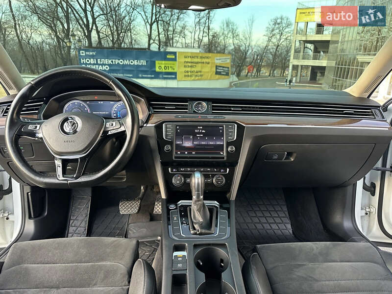 Седан Volkswagen Passat 2016 в Одессе