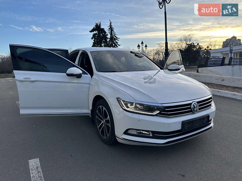 Седан Volkswagen Passat 2016 в Одессе