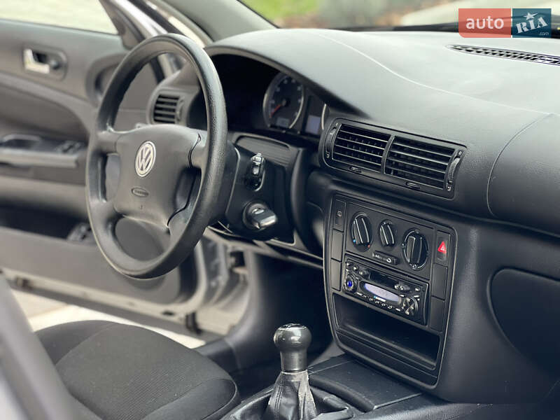 Седан Volkswagen Passat 2001 в Тернополе