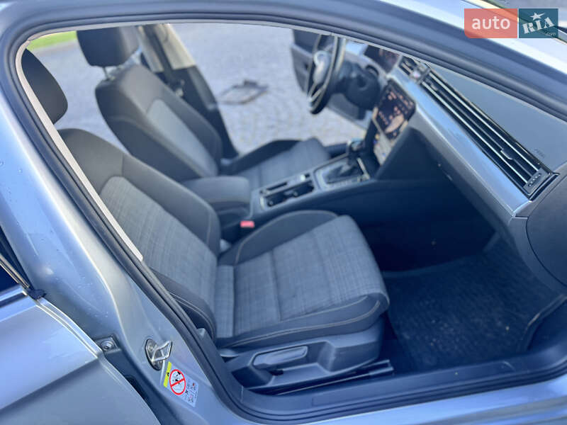 Універсал Volkswagen Passat 2021 в Києві