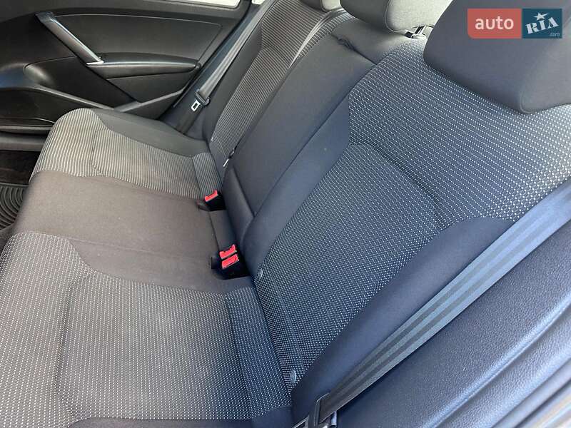 Седан Volkswagen Passat 2016 в Киеве