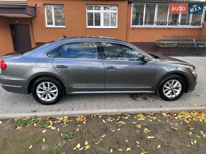 Седан Volkswagen Passat 2016 в Киеве