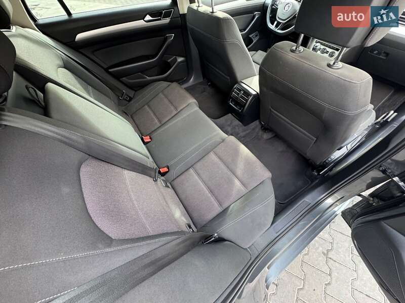 Универсал Volkswagen Passat 2015 в Черновцах