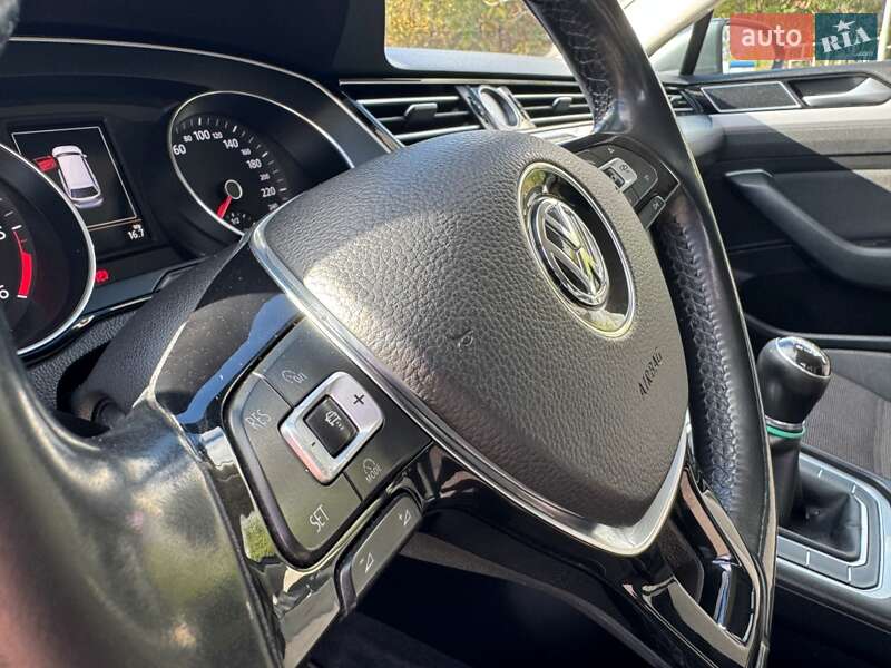 Универсал Volkswagen Passat 2015 в Черновцах