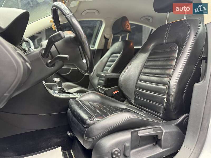 Седан Volkswagen Passat 2010 в Чернівцях