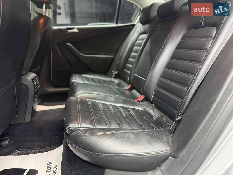 Седан Volkswagen Passat 2010 в Чернівцях