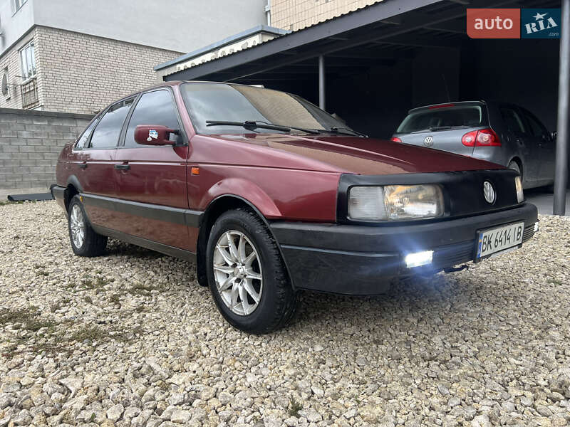 Седан Volkswagen Passat 1992 в Кременці