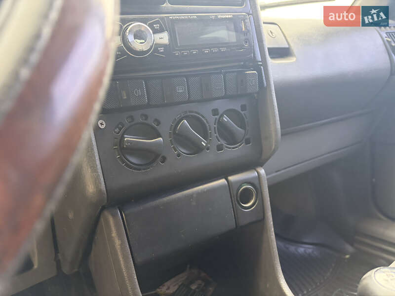 Седан Volkswagen Passat 1992 в Кременці