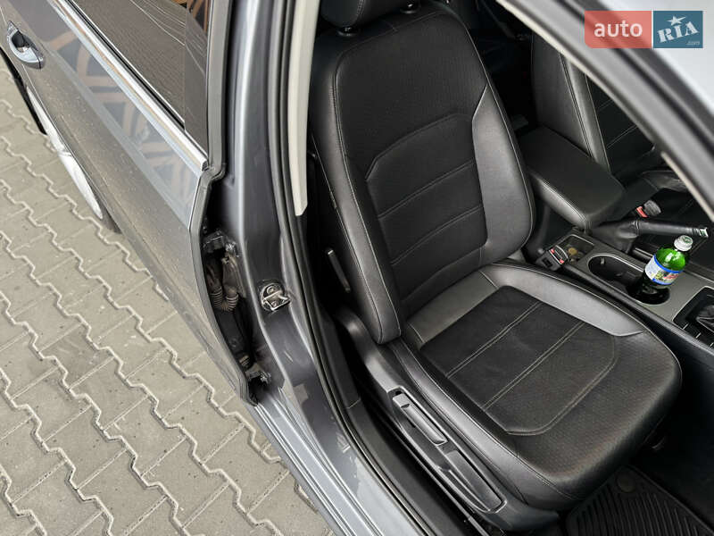 Седан Volkswagen Passat 2014 в Киеве