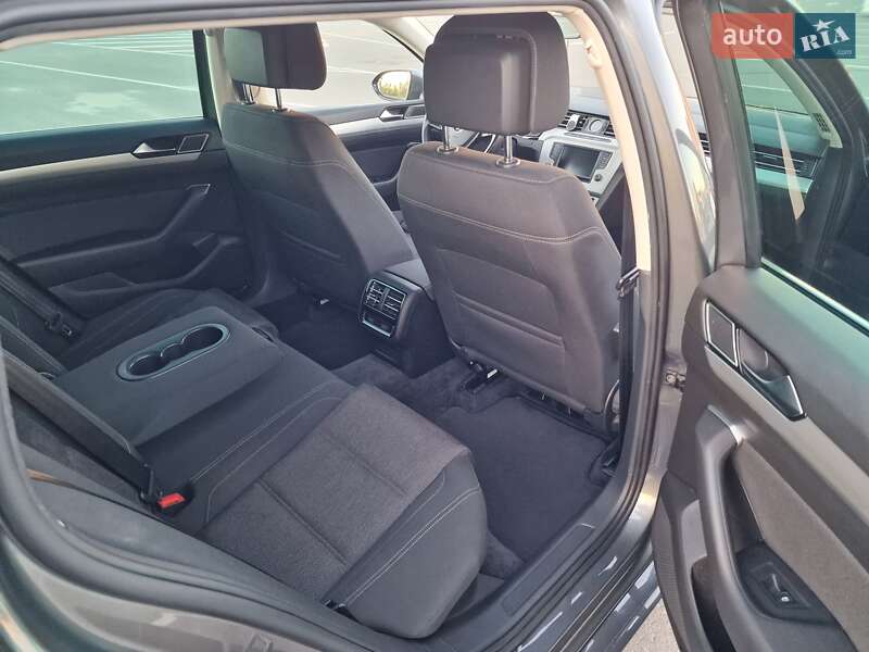 Універсал Volkswagen Passat 2015 в Києві фото 32 Універсал Volkswagen Passat 2015 в Києві