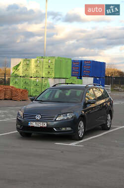 Універсал Volkswagen Passat 2011 в Івано-Франківську