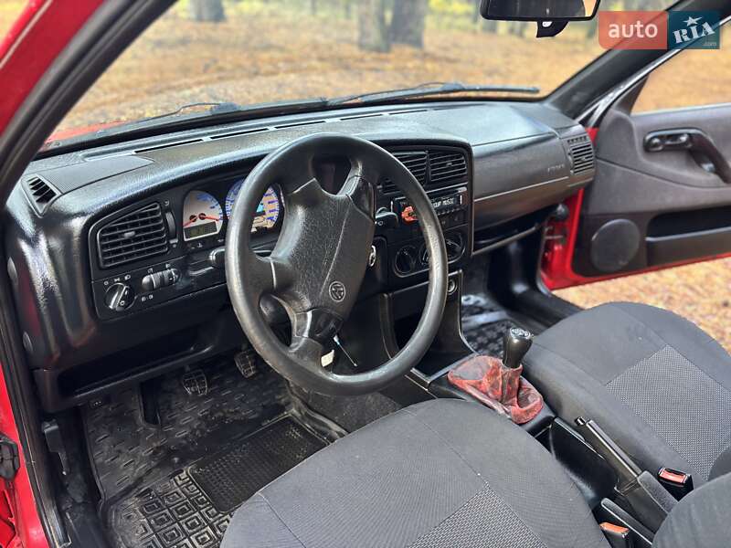 Седан Volkswagen Passat 1993 в Ахтырке