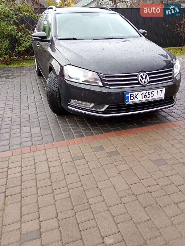 Универсал Volkswagen Passat 2012 в Маневичах