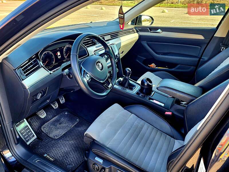 Седан Volkswagen Passat 2015 в Черновцах