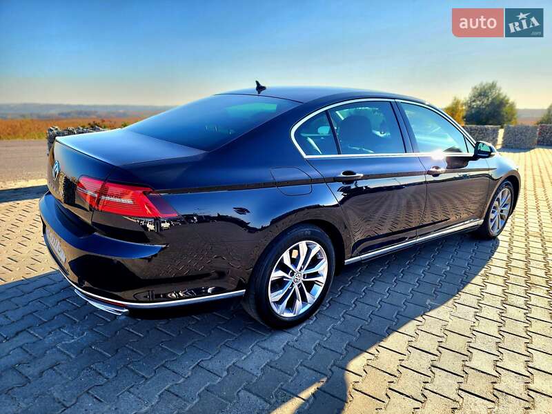 Седан Volkswagen Passat 2015 в Черновцах