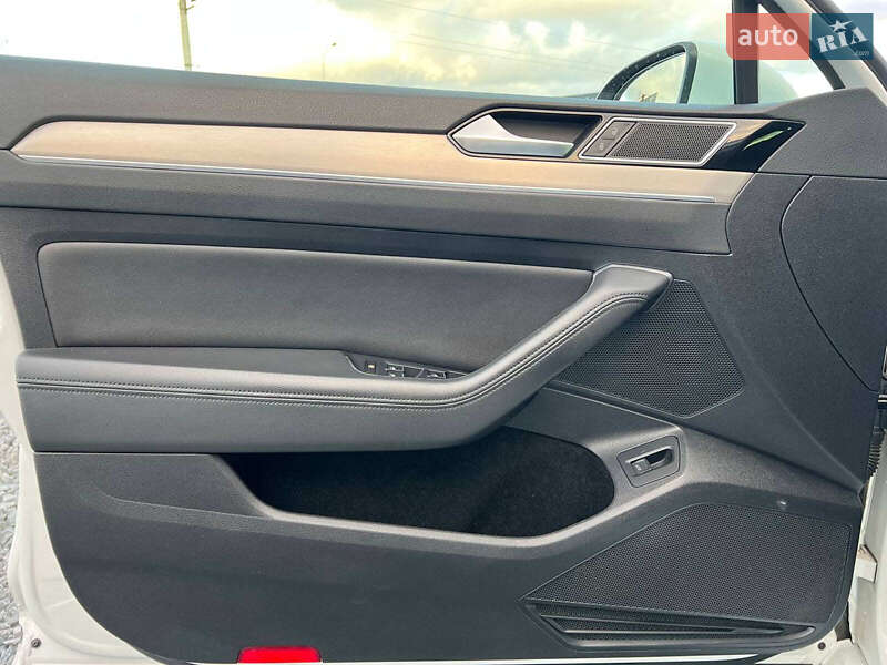 Універсал Volkswagen Passat 2016 в Львові фото 15 Універсал Volkswagen Passat 2016 в Львові