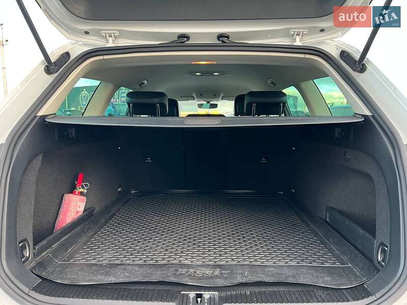 Універсал Volkswagen Passat 2016 в Львові фото 41 Універсал Volkswagen Passat 2016 в Львові