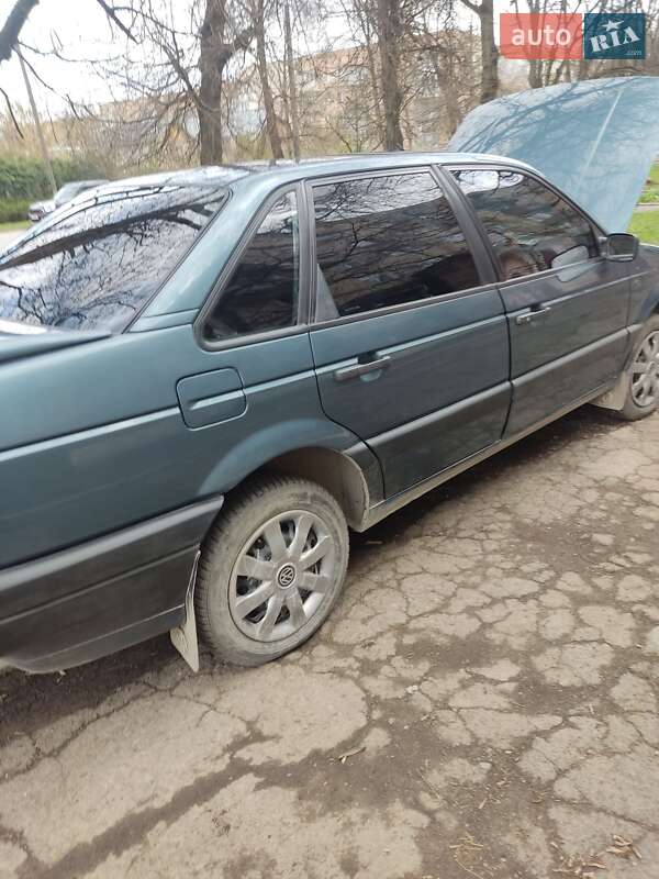 Седан Volkswagen Passat 1990 в Каменец-Подольском фото 2 Седан Volkswagen Passat 1990 в Каменец-Подольском