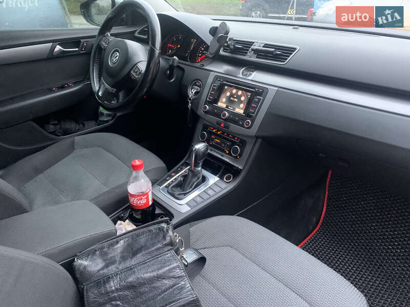 Седан Volkswagen Passat 2011 в Монастириській