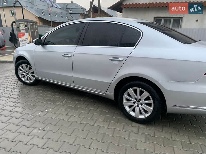 Седан Volkswagen Passat 2011 в Монастириській