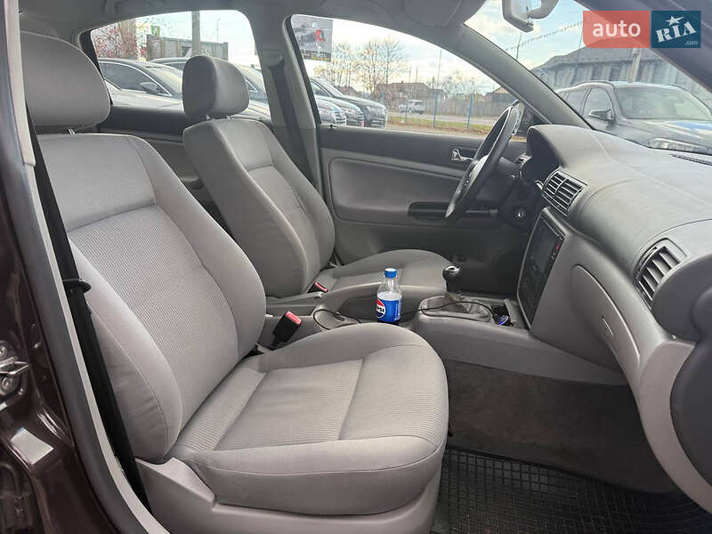 Седан Volkswagen Passat 2004 в Коломые