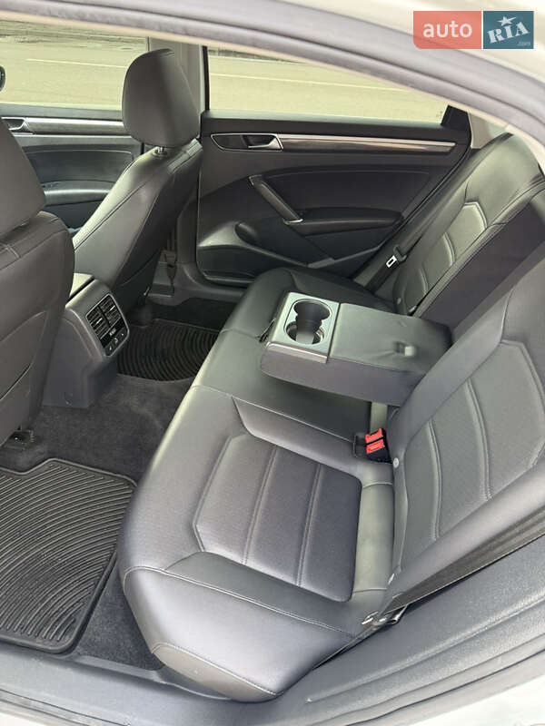 Седан Volkswagen Passat 2017 в Львові