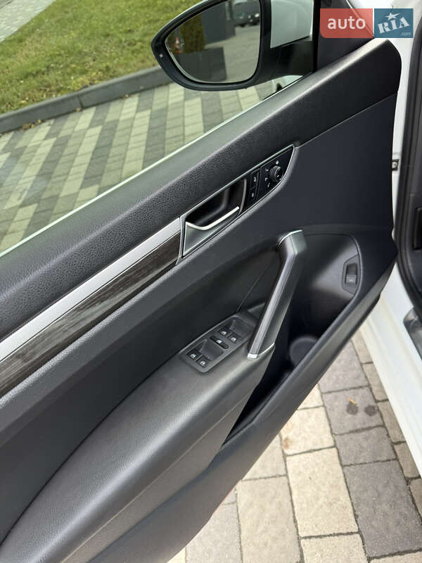 Седан Volkswagen Passat 2017 в Львові