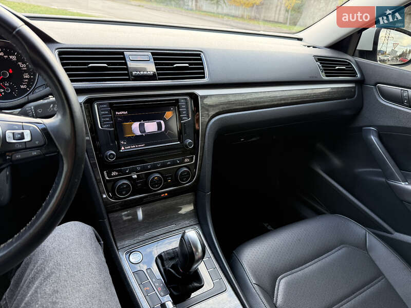 Седан Volkswagen Passat 2017 в Львові
