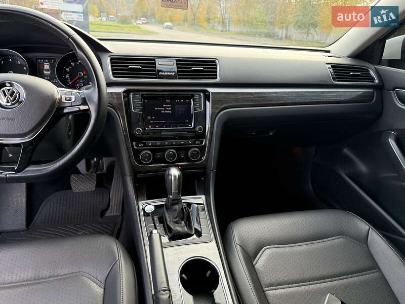 Седан Volkswagen Passat 2017 в Львові