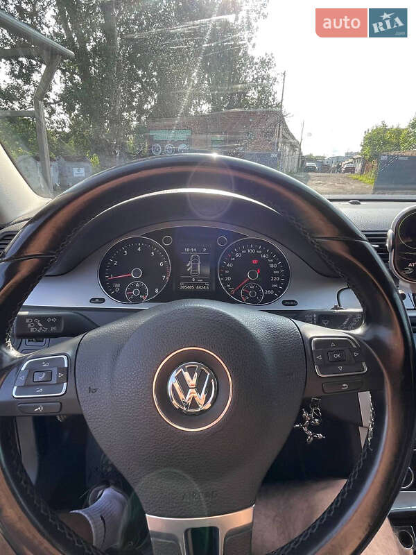 Седан Volkswagen Passat 2010 в Львове