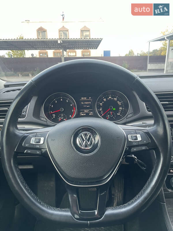 Седан Volkswagen Passat 2016 в Киеве
