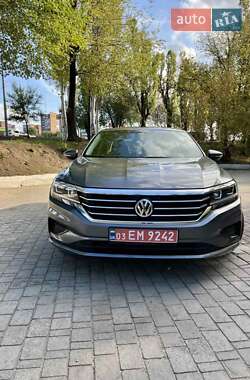 Седан Volkswagen Passat 2021 в Днепре