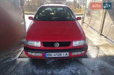 Універсал Volkswagen Passat 1996 в Любомлі