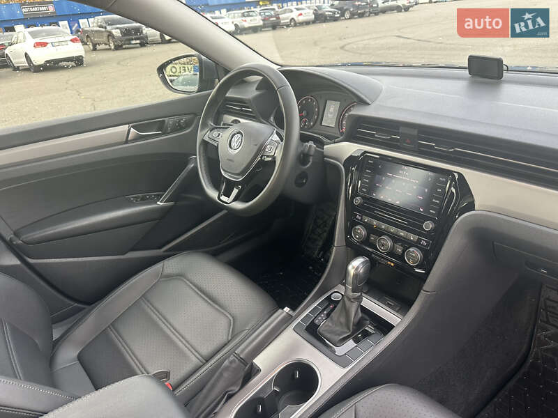 Седан Volkswagen Passat 2020 в Киеве