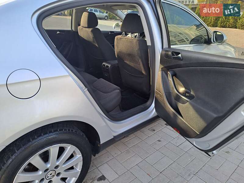 Седан Volkswagen Passat 2010 в Дніпрі