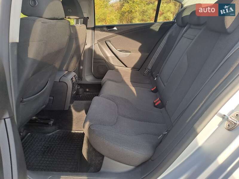 Седан Volkswagen Passat 2010 в Дніпрі