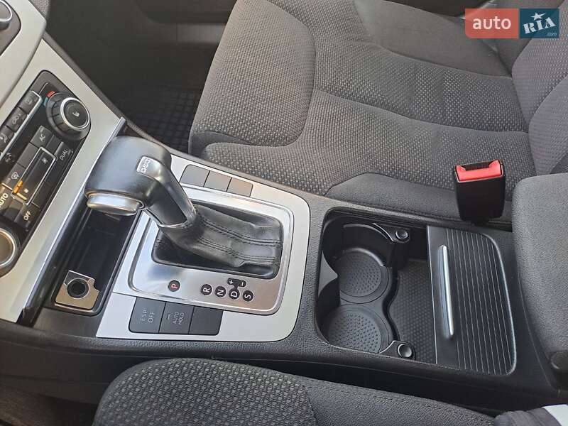 Седан Volkswagen Passat 2010 в Дніпрі