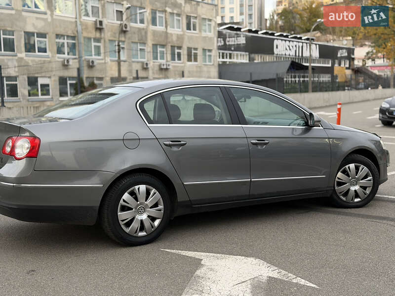 Седан Volkswagen Passat 2005 в Киеве