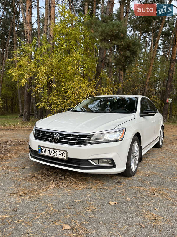 Седан Volkswagen Passat 2016 в Киеве