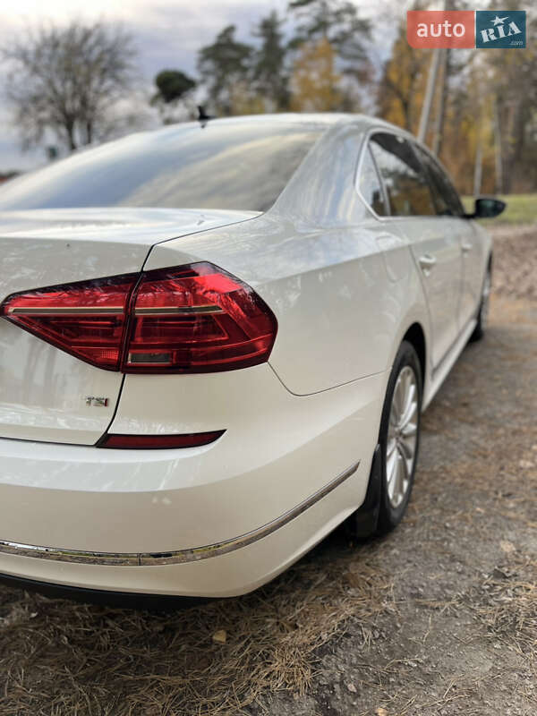 Седан Volkswagen Passat 2016 в Киеве
