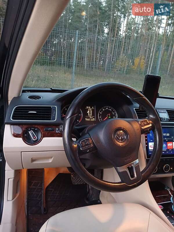 Седан Volkswagen Passat 2012 в Львові