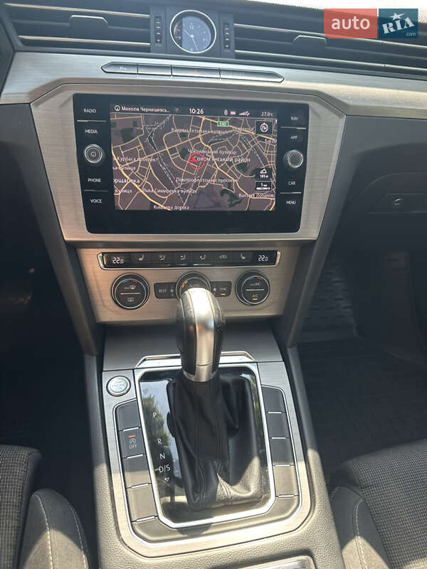 Универсал Volkswagen Passat 2018 в Киеве